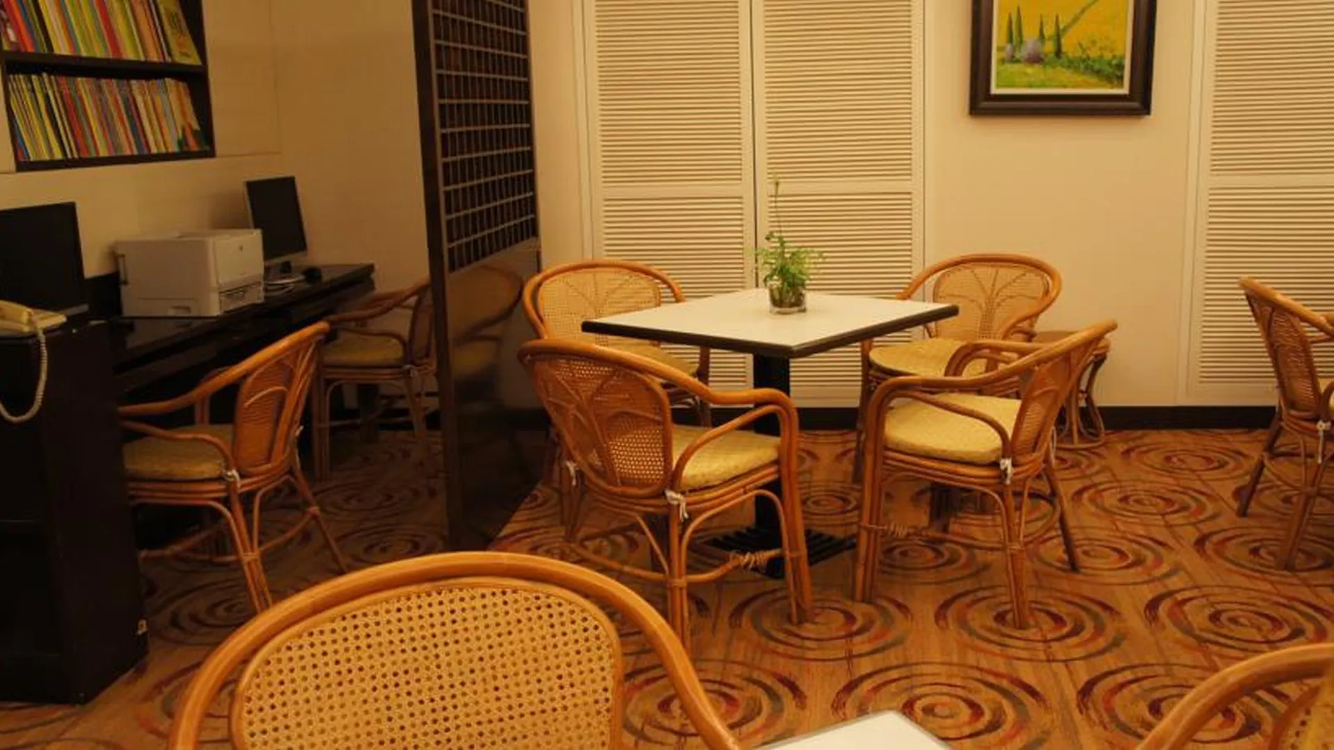 West Inn Hongkong